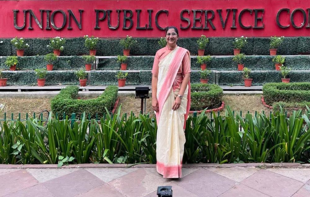 प्रेगनेंसी में पति से टूटे रिश्ते के बावजूद सुनीता जाट ने बच्चे को गोद में लेकर UPSC में किया कामयाबी का झंडा फहरा प्रेगनेंसी में पति से टूटे रिश्ते के बावजूद सुनीता जाट ने बच्चे को गोद में लेकर UPSC में किया कामयाबी का झंडा फहरा