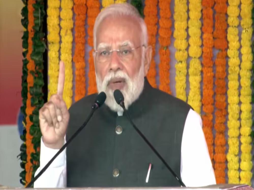 PM मोदी ने काशी से 4 नई ‘वंदे भारत’ ट्रेनों को किया रवाना, बोले– यह आत्मनिर्भर भारत की पहचान है PM मोदी ने काशी से 4 नई ‘वंदे भारत’ ट्रेनों को किया रवाना, बोले– यह आत्मनिर्भर भारत की पहचान है