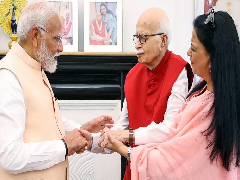 लालकृष्ण आडवाणी 98 वर्ष के, पीएम मोदी और अन्य दिग्गज नेताओं ने दी शुभकामनाएं लालकृष्ण आडवाणी 98 वर्ष के, पीएम मोदी और अन्य दिग्गज नेताओं ने दी शुभकामनाएं