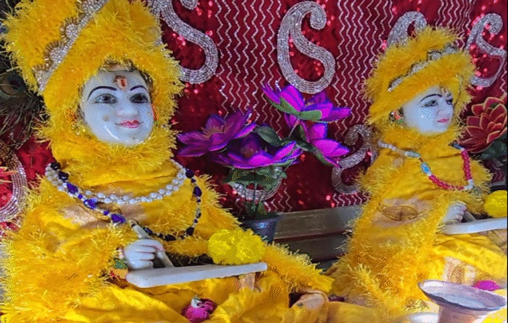 सांदीपनि आश्रम में भगवान कृष्ण के लिए ठंड से बचाव का इंतज़ाम, रखी गई अंगीठी और गर्म वस्त्र सांदीपनि आश्रम में भगवान कृष्ण के लिए ठंड से बचाव का इंतज़ाम, रखी गई अंगीठी और गर्म वस्त्र