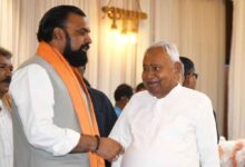 Bihar News: बिहार में सरकार गठन की हलचल तेज, नीतीश के आवास पहुंच रहे नेता