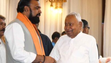 Bihar News: बिहार में सरकार गठन की हलचल तेज, नीतीश के आवास पहुंच रहे नेता