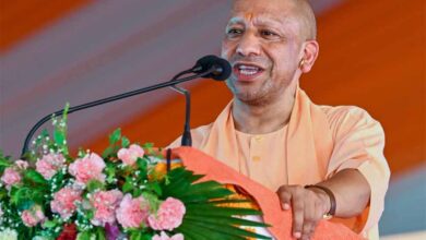 सकटी में गरजे योगी: कहा – जिनका अतीत काला है, उन पर भरोसा नहीं करना चाहिए