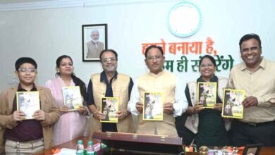 मुख्यमंत्री ने किया शंकर पांडे की पुस्तक ’’छत्तीसगढ़ अतीत से अब तक’’ का विमोचन