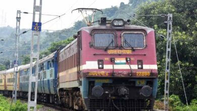 दिल्ली जाने वाली ट्रेनें हुईं खाली, टिकट कैंसिलेशन से यात्रियों की कमी