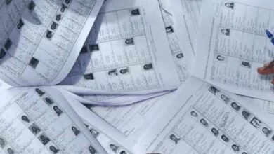 छपरा में वोटर लिस्ट से 150 नाम गायब, मतदान के बीच मचा बवाल! छपरा में वोटर लिस्ट से 150 नाम गायब, मतदान के बीच मचा बवाल!