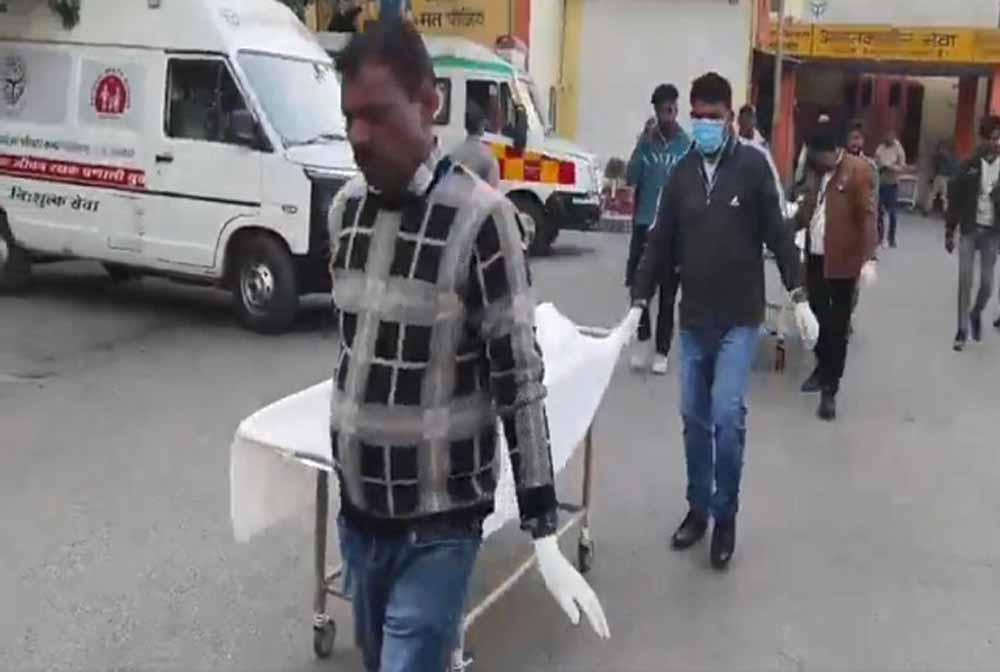 भीषण सड़क हादसा: मुरादाबाद में एक ही परिवार के पांच लोगों की मौत, CM योगी ने घटना पर जताया दुख भीषण सड़क हादसा: मुरादाबाद में एक ही परिवार के पांच लोगों की मौत, CM योगी ने घटना पर जताया दुख