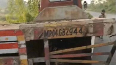 जबलपुर-अमरकंटक रोड पर भयानक हादसा: बाइक ट्राले में घुसी, पति-पत्नी समेत चार की मौत