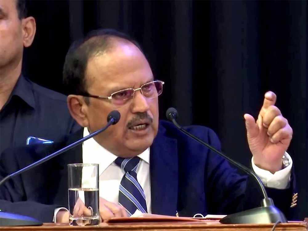 डोभाल का बड़ा बयान: भारत ने आतंकवाद पर पाया नियंत्रण, वामपंथी उग्रवाद हुआ कमजोर डोभाल का बड़ा बयान: भारत ने आतंकवाद पर पाया नियंत्रण, वामपंथी उग्रवाद हुआ कमजोर