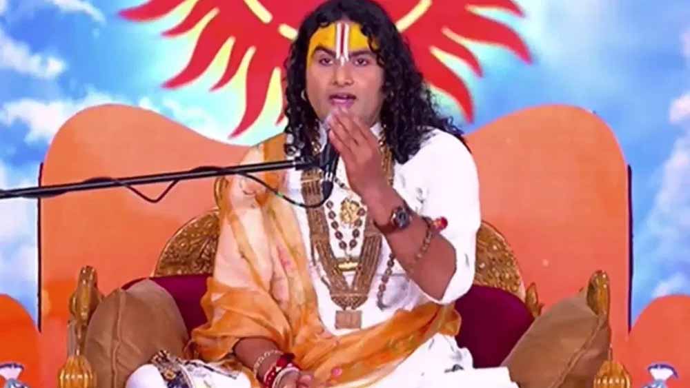 हरिद्वार में अनिरुद्धाचार्य का बयान: ‘बॉलीवुड लव जिहाद फैला रहा’, समारोह में तीखी टिप्पणी