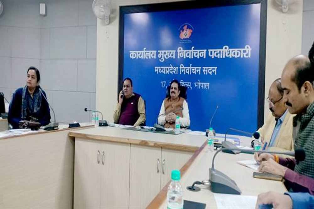 एसआईआर के कार्य को गंभीरता के साथ चुनावी मोड पर करें: आयोग निदेशक श्रीमती सक्सेना एसआईआर के कार्य को गंभीरता के साथ चुनावी मोड पर करें: आयोग निदेशक श्रीमती सक्सेना