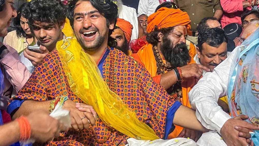 वृंदावन में सम्पन्न हुई ‘सनातन हिंदू एकता पदयात्रा’, धीरेंद्र शास्त्री ने लिए 7 बड़े संकल्प वृंदावन में सम्पन्न हुई ‘सनातन हिंदू एकता पदयात्रा’, धीरेंद्र शास्त्री ने लिए 7 बड़े संकल्प