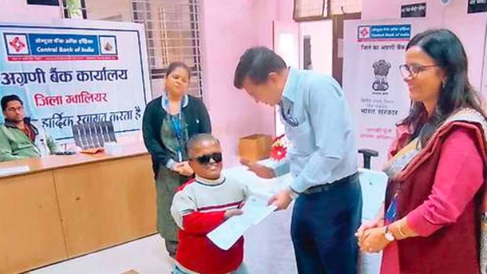 इनएक्टिव अकाउंट में छिपा खजाना! दिव्यांग प्रेमचंद को मिले 3.88 लाख रुपये इनएक्टिव अकाउंट में छिपा खजाना! दिव्यांग प्रेमचंद को मिले 3.88 लाख रुपये