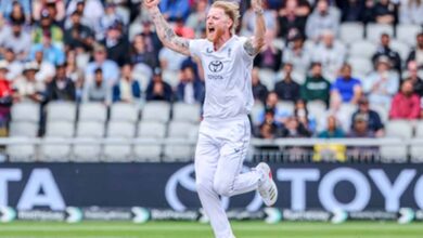 एशेज में गेंदबाज़ों का कहर: स्टार्क-स्टोक्स का ‘पंजा’, पहले दिन ही ढेर हुए 19 विकेट