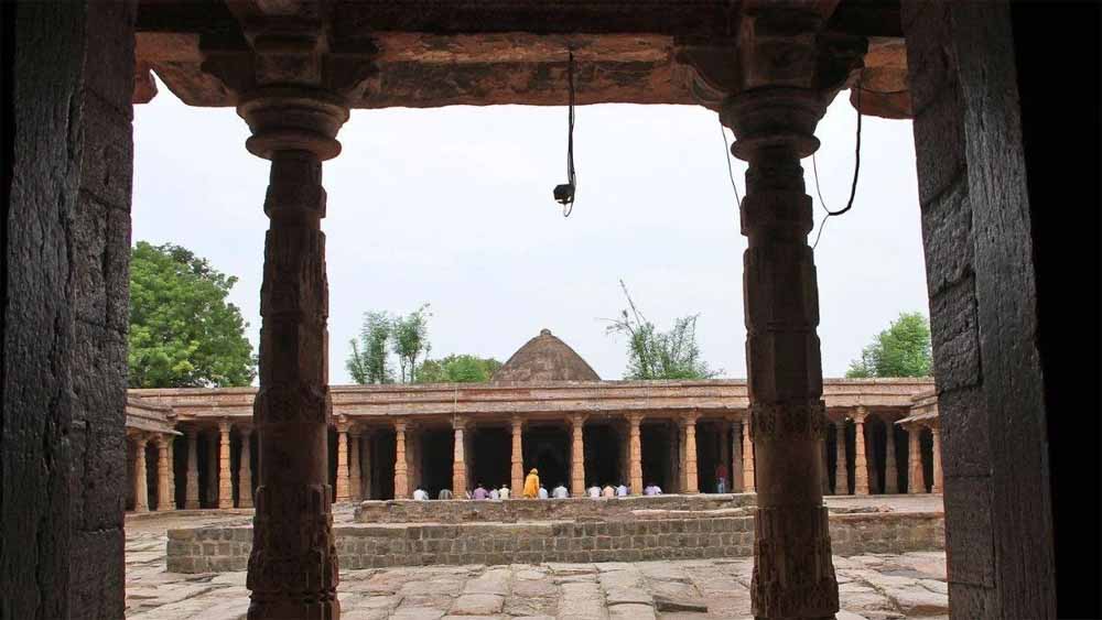 धार भोजशाला में एक दिन दो आयोजन: वसंत पंचमी और जुमे की नमाज़ पर क्या होगा फैसला? धार भोजशाला में एक दिन दो आयोजन: वसंत पंचमी और जुमे की नमाज़ पर क्या होगा फैसला?