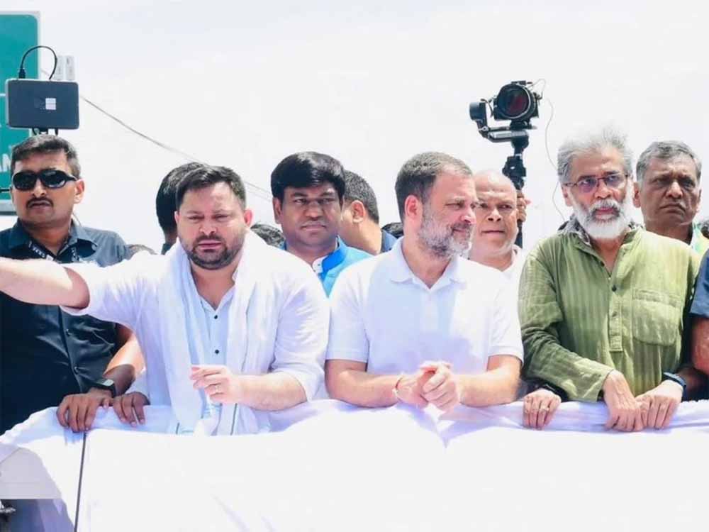 फ्रेंडली फाइट का बड़ा असर: महागठबंधन की भिड़ंत से NDA ने जीती सभी 11 सीटें फ्रेंडली फाइट का बड़ा असर: महागठबंधन की भिड़ंत से NDA ने जीती सभी 11 सीटें