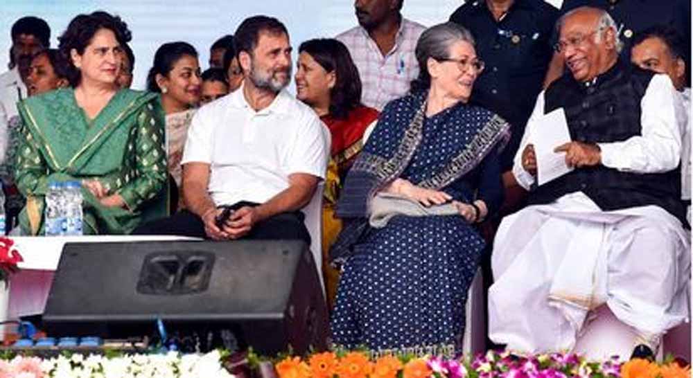 कांग्रेस ने जारी की स्टार प्रचारकों की लिस्ट: राहुल-प्रियंका से लेकर सोनिया-खड़गे तक मैदान में उतरेंगे दिग्गज कांग्रेस ने जारी की स्टार प्रचारकों की लिस्ट: राहुल-प्रियंका से लेकर सोनिया-खड़गे तक मैदान में उतरेंगे दिग्गज