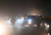 दिल्ली में ‘जहरीली हवा’ का कहर: कई इलाकों में AQI 400 के पार, स्थिति रेड ज़ोन में