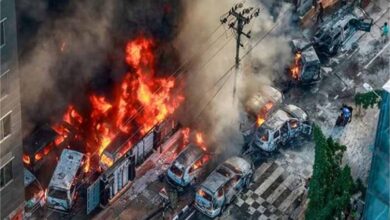 ढाका जल उठा: हसीना को मौत की सजा के बाद भड़की भीषण हिंसा, आगजनी में 50 लोग घायल