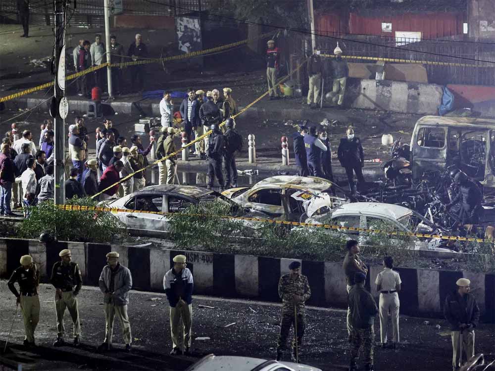 दिल्ली धमाका केस: जम्मू के नंबर ने खोला राज, ऐसे दबोचा गया टेरर टीम का Dr. आरिफ दिल्ली धमाका केस: जम्मू के नंबर ने खोला राज, ऐसे दबोचा गया टेरर टीम का Dr. आरिफ