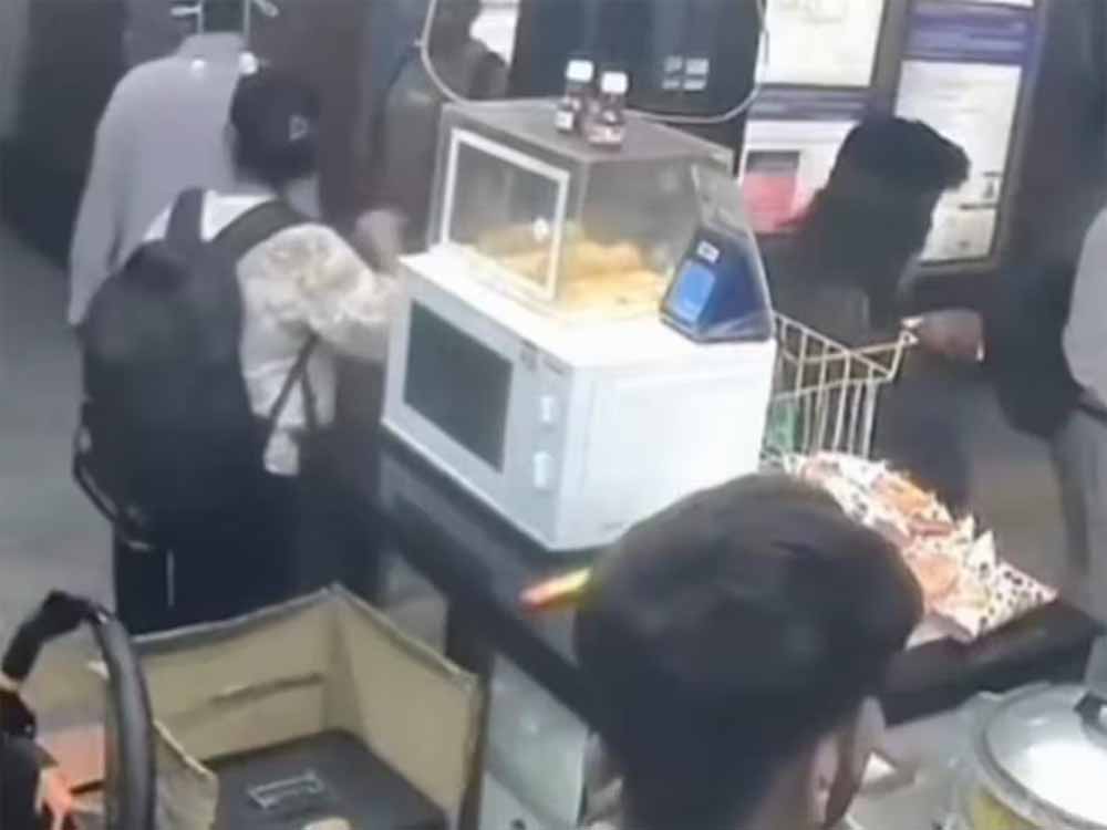 लाल किले के पास धमाका! मेट्रो स्टेशन की CCTV फुटेज में दिखी दहशत लाल किले के पास धमाका! मेट्रो स्टेशन की CCTV फुटेज में दिखी दहशत