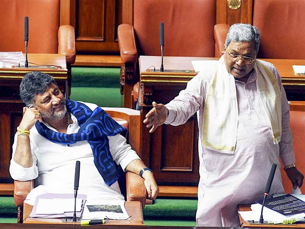 कर्नाटक में सत्ता की रस्साकशी: DK या सिद्धारमैया? इस दिग्गज नेता को मिला सबसे बड़ा समर्थन कर्नाटक में सत्ता की रस्साकशी: DK या सिद्धारमैया? इस दिग्गज नेता को मिला सबसे बड़ा समर्थन