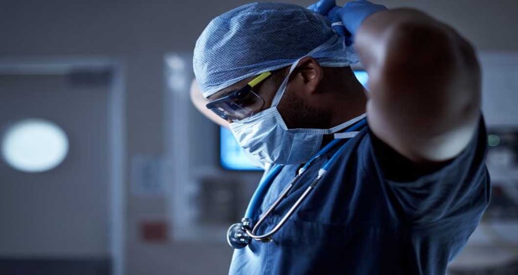 AIIMS गोरखपुर के डॉक्टरों ने किया कमाल: मरीज की टूटी हड्डी बिना बेहोश किए की सर्जरी