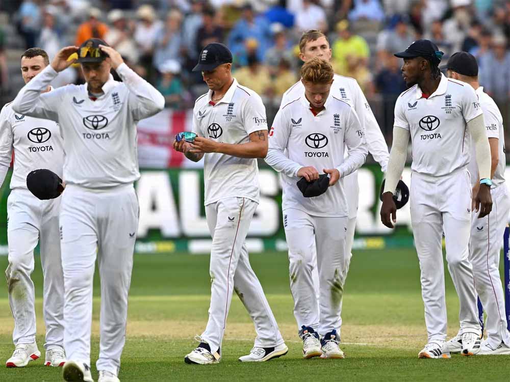 पर्थ में इंग्लैंड की करारी हार… पूर्व कप्तान भड़के, बोले— टीम को भारी नुकसान होगा!