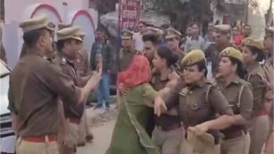 DIG की गाड़ी के सामने रोकी गाड़ी: पीड़िता की दर्दभरी गुहार—6 लोगों ने किया गैंगरेप, पुलिस पर बचाने का आरोप DIG की गाड़ी के सामने रोकी गाड़ी: पीड़िता की दर्दभरी गुहार—6 लोगों ने किया गैंगरेप, पुलिस पर बचाने का आरोप