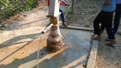 करोड़ों की लागत बेअसर! शिवलालपुरा स्कूल में बच्चे बूंद-बूंद पानी को तरसे करोड़ों की लागत बेअसर! शिवलालपुरा स्कूल में बच्चे बूंद-बूंद पानी को तरसे