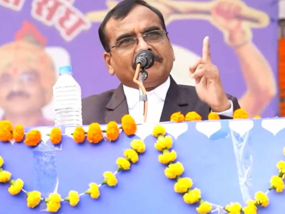 IAS संतोष वर्मा के बचाव में उतरे कांग्रेस के दिग्गज, ‘ब्राह्मण की बेटी’ बयान पर बढ़ी सियासी गर्मी