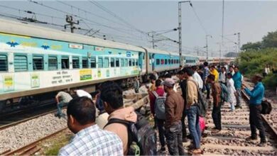 इंटरसिटी एक्सप्रेस में अचानक धुआं, यात्रियों में मची भगदड़!