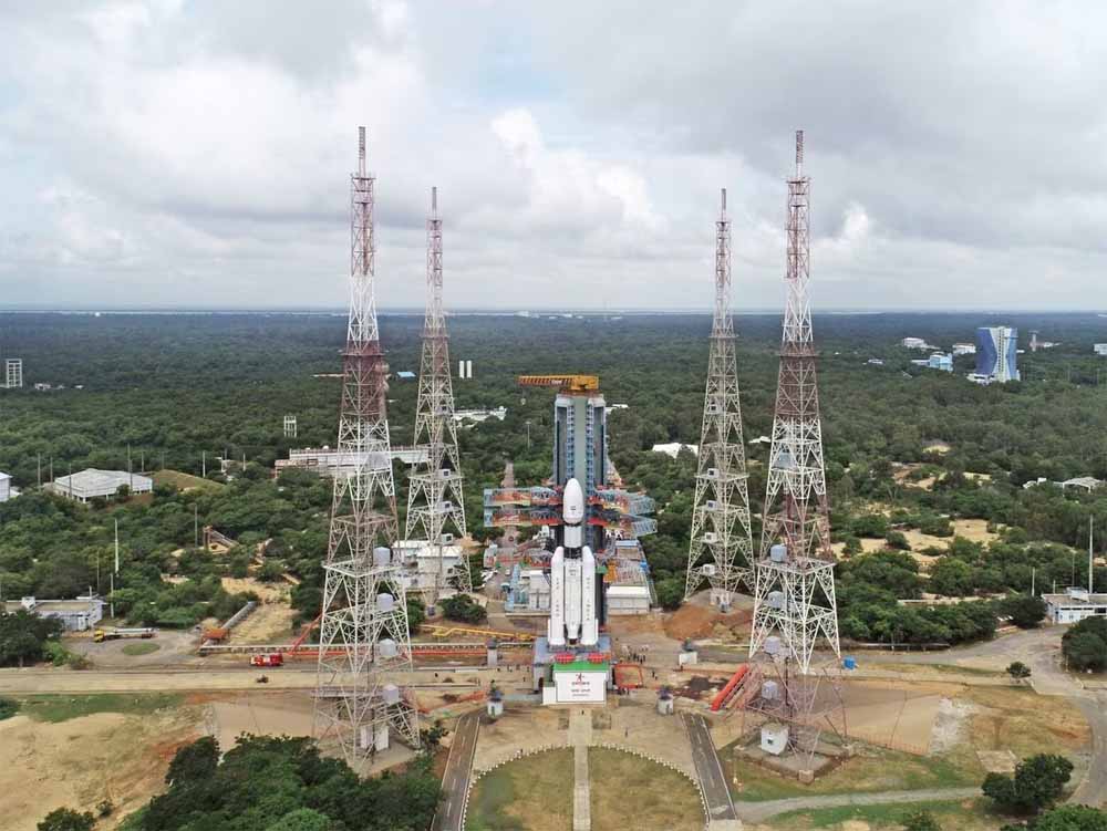 ‘बाहुबली’ सैटेलाइट से ISRO की नई छलांग! जानिए इसकी अद्भुत ताकतें और मिशन के राज़ ‘बाहुबली’ सैटेलाइट से ISRO की नई छलांग! जानिए इसकी अद्भुत ताकतें और मिशन के राज़