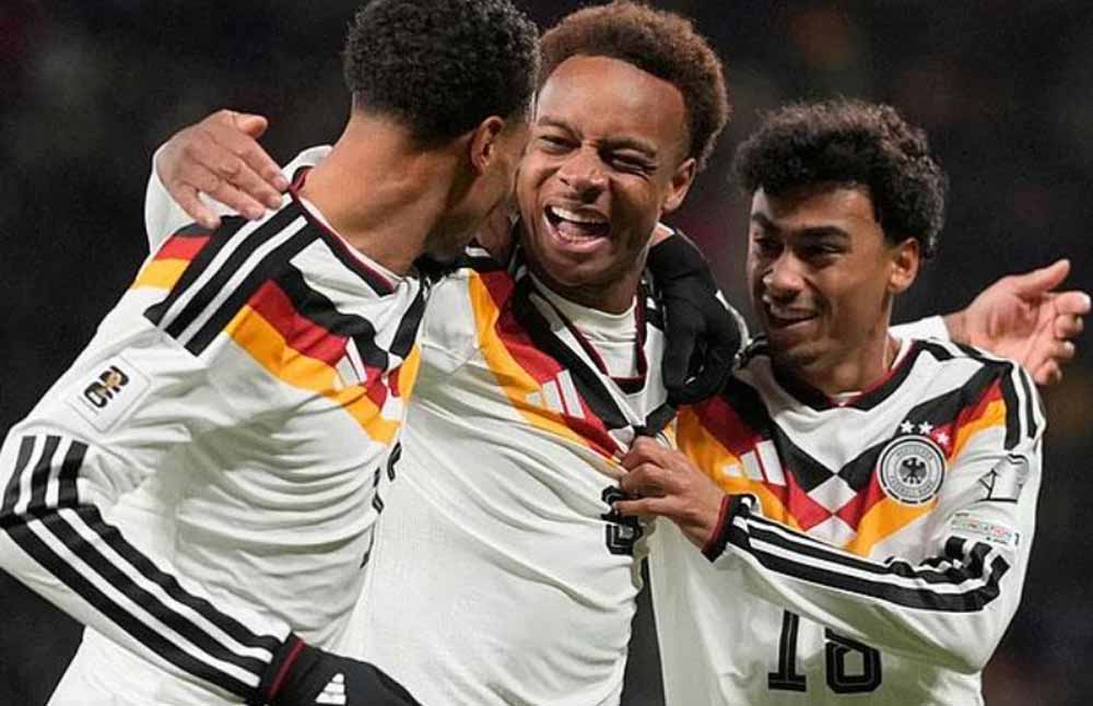 FIFA World Cup: जर्मनी ने किया क्वालिफाई, जानें और कौन-कौन टीमें पहुंचीं फाइनल रेस में FIFA World Cup: जर्मनी ने किया क्वालिफाई, जानें और कौन-कौन टीमें पहुंचीं फाइनल रेस में