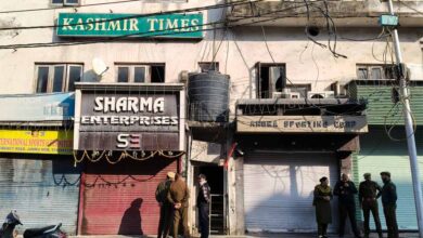 कश्मीर टाइम्स दफ्तर पर छापा: AK-47 कारतूस मिलने से सनसनी, अख़बार ने लगाया दमन का आरोप