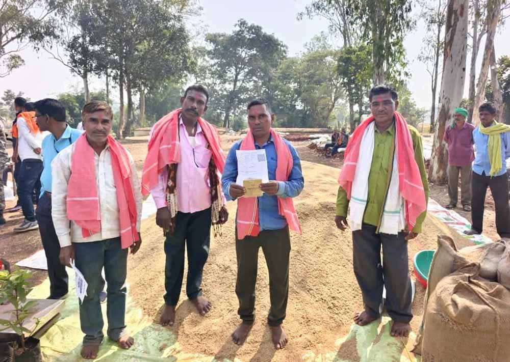 मुख्यमंत्री श्री विष्णु देव साय के नेतृत्व में प्रदेश के किसानों से समर्थन मूल्य पर धान खरीदी का सिलसिला शुरू मुख्यमंत्री श्री विष्णु देव साय के नेतृत्व में प्रदेश के किसानों से समर्थन मूल्य पर धान खरीदी का सिलसिला शुरू