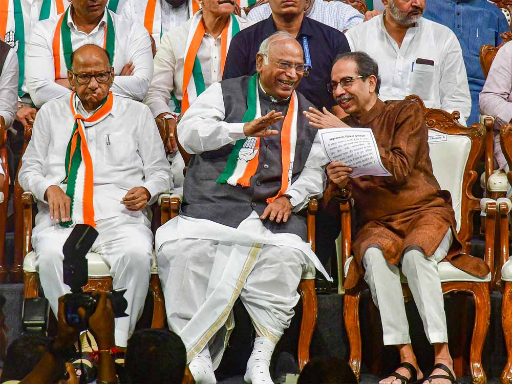 महाराष्ट्र में नया खेला! नंबर-1 और नंबर-2 दल NDA के साथ, MVA की मुश्किलें बढ़ीं