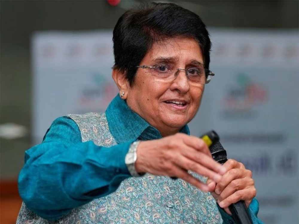 दिल्ली के गिरते AQI पर किरण बेदी सख्त, बोलीं— पिछली जवाबदेही तय हो, जारी हो श्वेत पत्र