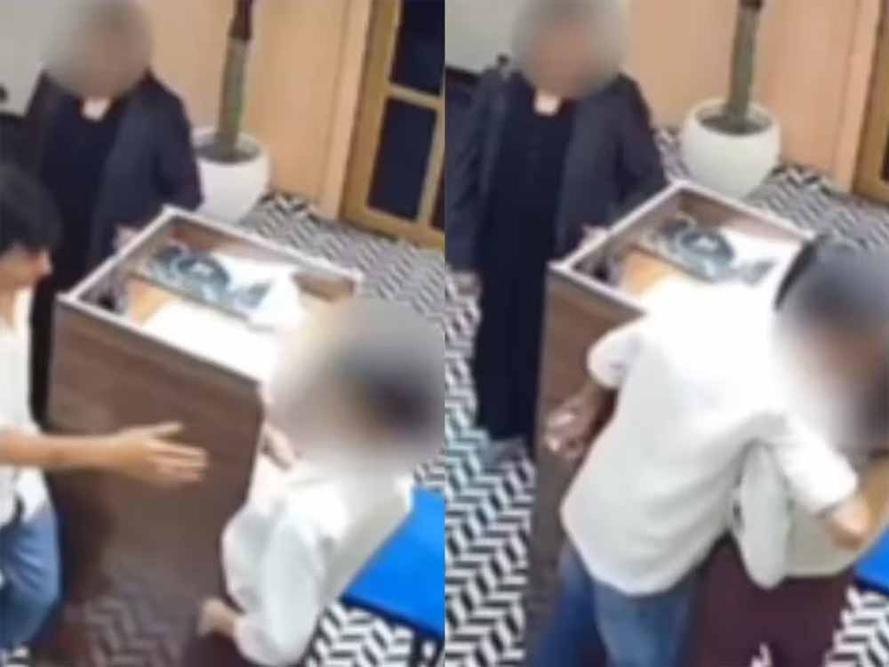 जबरन Kiss का वीडियो वायरल: नामी सराफ के बेटे की शर्मनाक हरकत से मचा बवाल जबरन Kiss का वीडियो वायरल: नामी सराफ के बेटे की शर्मनाक हरकत से मचा बवाल