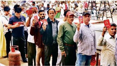 जबलपुर में LPG सिलेंडर संकट गहराया: 20 दिनों से परेशान उपभोक्ता, घंटों लाइन में भी खाली हाथ लौट रहे जबलपुर में LPG सिलेंडर संकट गहराया: 20 दिनों से परेशान उपभोक्ता, घंटों लाइन में भी खाली हाथ लौट रहे