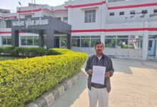 सपा MLA राम अचल राजभर पर जमीन कब्जे का आरोप, फिर विवादों में घिरे