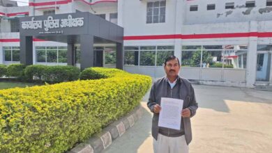 सपा MLA राम अचल राजभर पर जमीन कब्जे का आरोप, फिर विवादों में घिरे