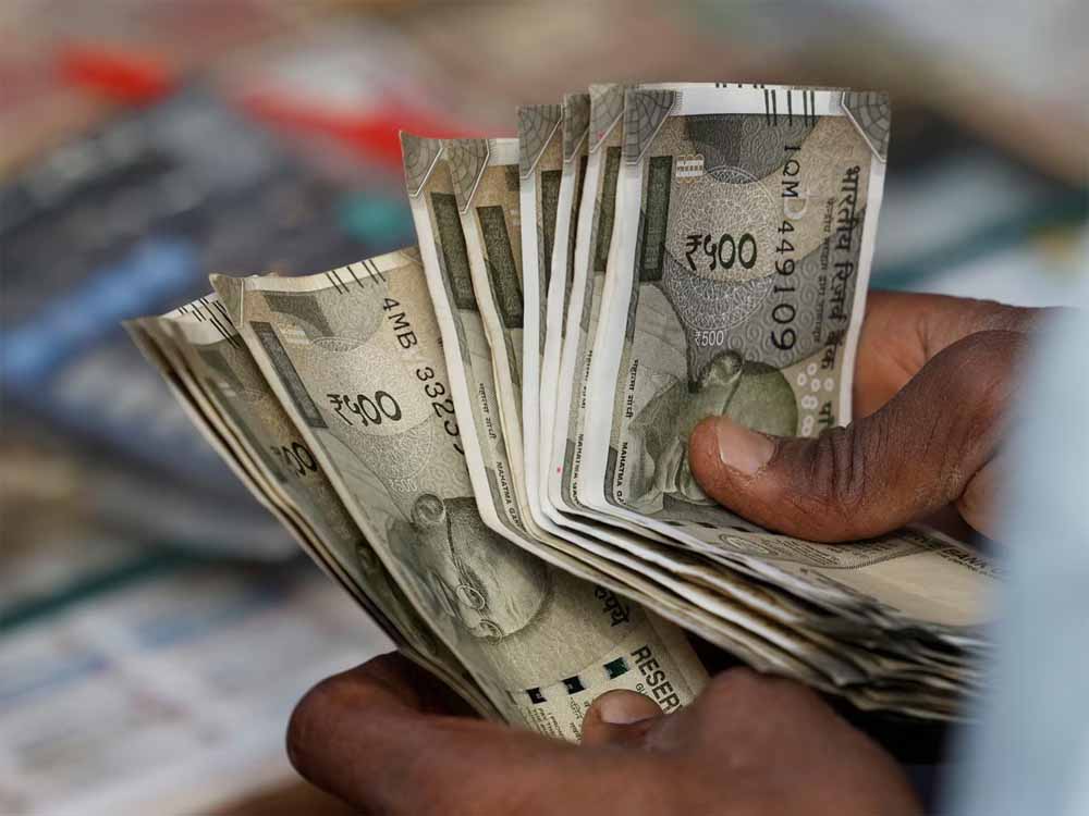 8वां वेतन आयोग लागू होने की तैयारी! केंद्र सरकार की नई अधिसूचना से बढ़ेगी सैलरी और DA 8वां वेतन आयोग लागू होने की तैयारी! केंद्र सरकार की नई अधिसूचना से बढ़ेगी सैलरी और DA