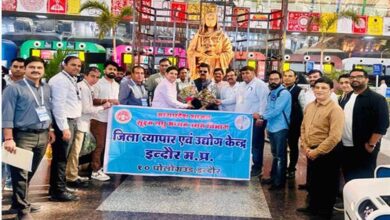 एम.एस.एम.ई. के फार्मा उद्योग प्रतिनिधियों का दल हैदराबाद फार्मा सेज के अध्ययन दौरे पर हुआ रवाना