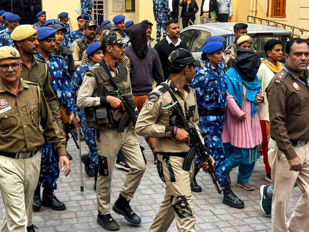 5 लाख में खरीदी AK-47, डीप फ्रीजर में छुपाए विस्फोटक: मुजम्मिल के सनसनीखेज खुलासे