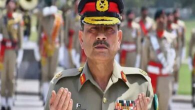 पाकिस्तान में असीम मुनीर का दबदबा बढ़ा; सुप्रीम कोर्ट के कटे अधिकार, विपक्ष आक्रामक पाकिस्तान में असीम मुनीर का दबदबा बढ़ा; सुप्रीम कोर्ट के कटे अधिकार, विपक्ष आक्रामक