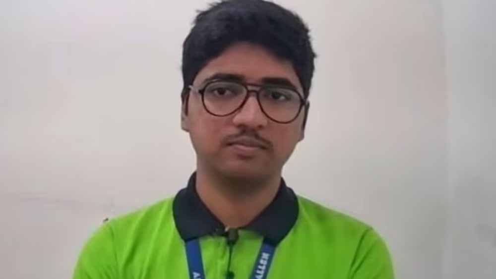 किसान के बेटे नीलकृष्ण का कमाल: JEE Main में 300/300 अंक लाकर रचा इतिहास किसान के बेटे नीलकृष्ण का कमाल: JEE Main में 300/300 अंक लाकर रचा इतिहास
