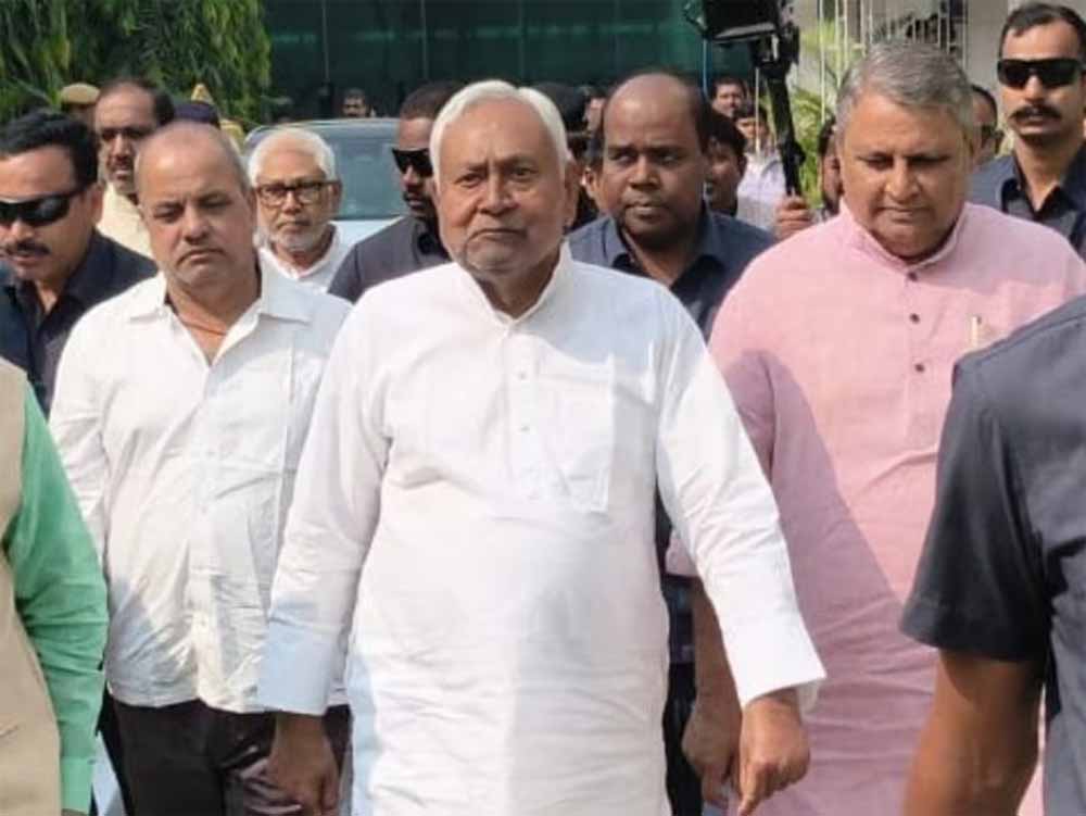 दूसरे चरण की वोटिंग के बीच अचानक नीतीश की ‘पॉलिटिकल मीटिंग’, ललन सिंह से मुलाकात ने बढ़ाई सियासी गर्मी