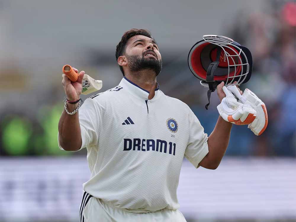 टेस्ट में छाए ऋषभ पंत! सहवाग को पछाड़ बने भारत के नए ‘सिक्सर किंग’ टेस्ट में छाए ऋषभ पंत! सहवाग को पछाड़ बने भारत के नए ‘सिक्सर किंग’