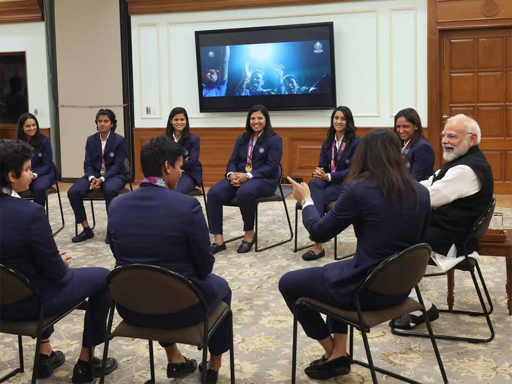 वर्ल्ड चैंपियंस से PM मोदी की अपील: घर लौटकर बेटियों को खेल के लिए प्रेरित करें वर्ल्ड चैंपियंस से PM मोदी की अपील: घर लौटकर बेटियों को खेल के लिए प्रेरित करें